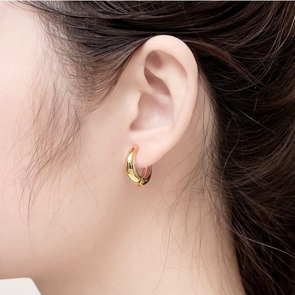 SALE💚 any 3 for $18 💚 Gold Huggie Hoop Earrings Small Dangle Rhinestone NWT - Picture 6 of 7